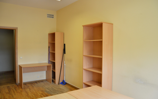Izsole 14,1m² lielām biroja/ pakalpojumu telpām Pilsētas laukumā 4