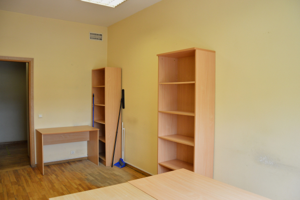 Izsole 14,1m² lielām biroja/ pakalpojumu telpām Pilsētas laukumā 4