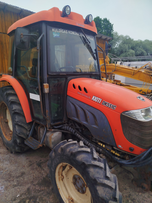 Traktors KIOTI