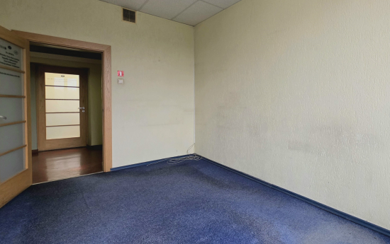 Iznomā biroja telpu Pilsētas laukumā 2, 3. stāvā, Kuldīgā