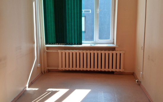 Iznomā biroja telpas 27,5 m² Pilsētas laukumā 2