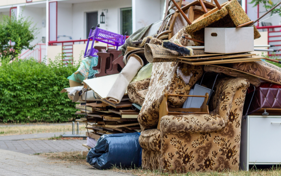 Par izmestiem lielgabarīta atkritumiem pie daudzdzīvokļu māju konteineriem maksā visi iedzīvotāji
