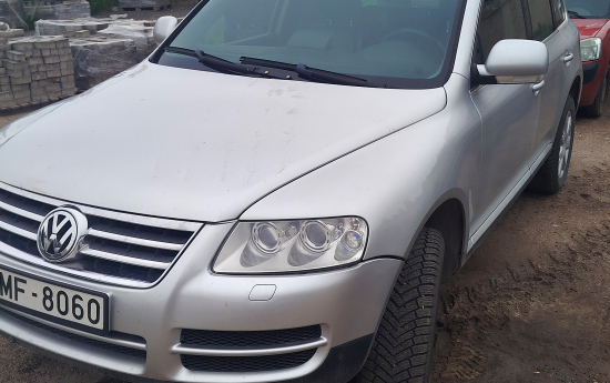 Izsolīs automašīnu Volkswagen Touareg