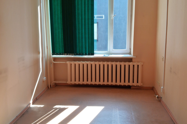 Iznomā biroja telpas 27,5 m² Pilsētas laukumā 2