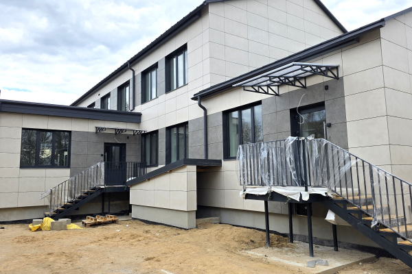 Būvdarbi Vakara ielā 6 tuvojas noslēguma stadijai