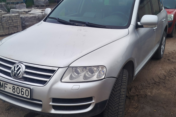 Izsolīs automašīnu Volkswagen Touareg