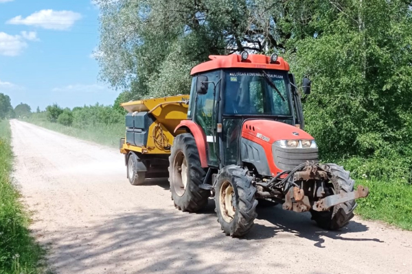 Uzsākta vairāku grantēto ielu apstrāde ar pretputēšanas materiālu