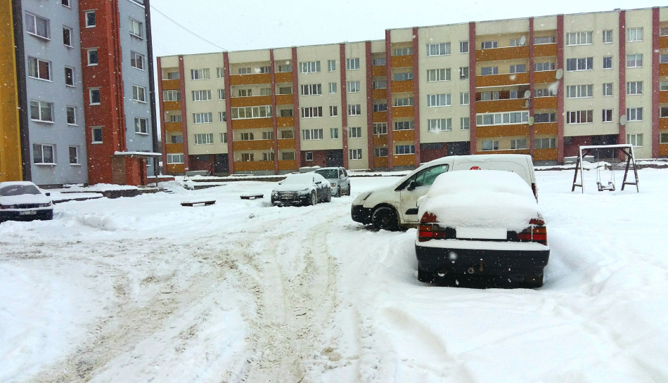 Par pagalmu attīrīšanu no sniega