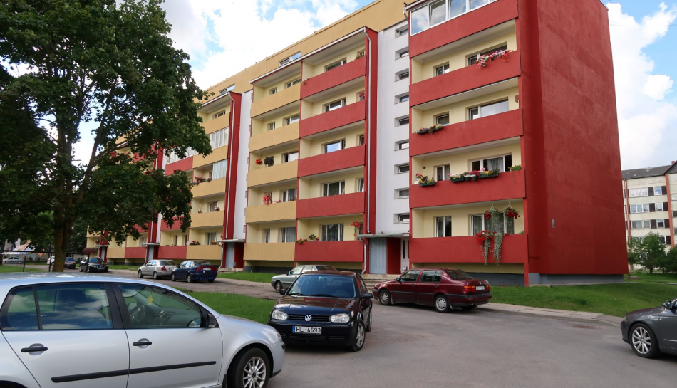 Turpinām sakārtot daudzdzīvokļu namu pagalmus