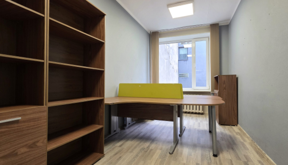 Nomas tiesību izsole 12,5 m² biroja telpai Pilsētas laukumā 2