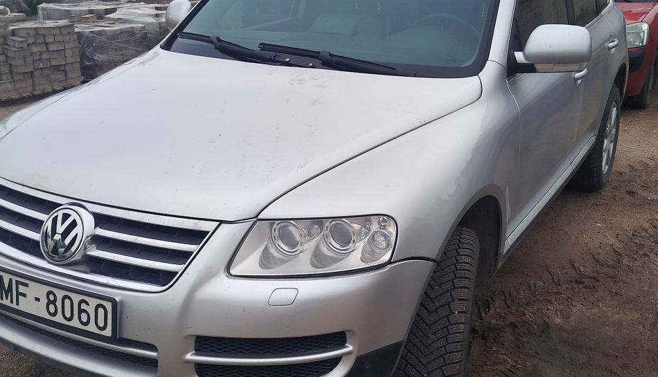 Izsolīs automašīnu Volkswagen Touareg
