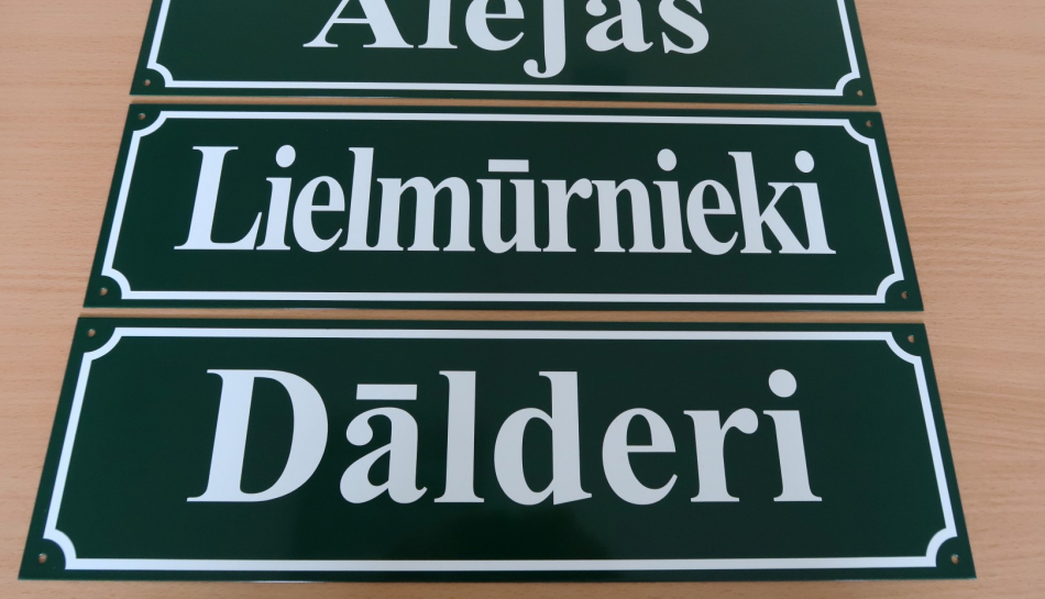 Atjaunos adrešu nosaukumus