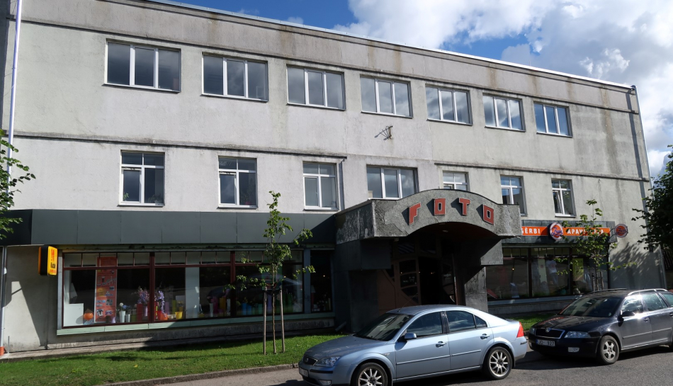 Biroju ēkai Pilsētas laukumā 3 šogad nomainīts jumts